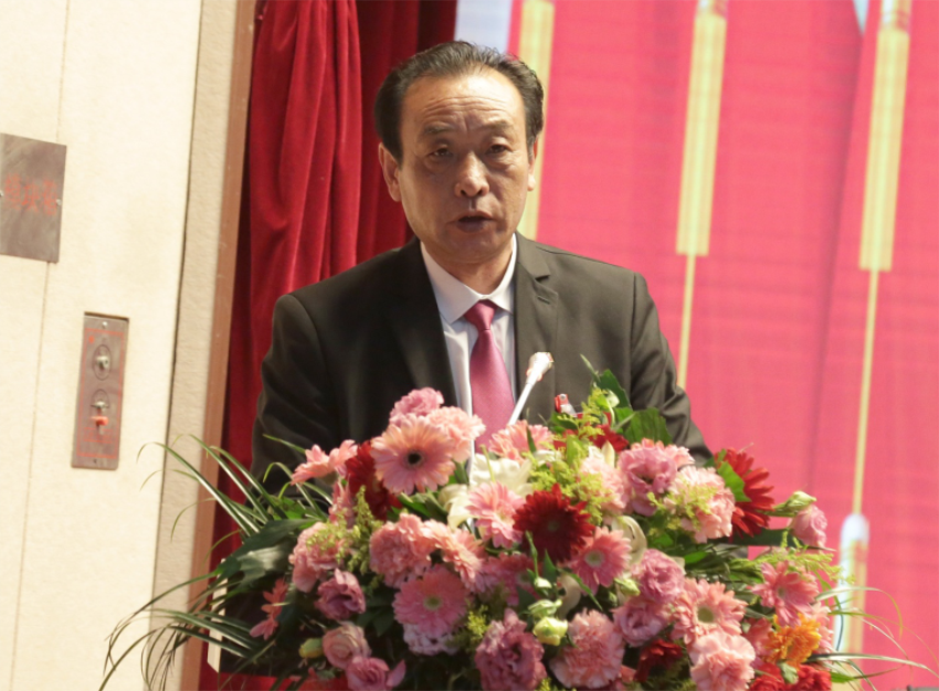 英超平台第一届党委班子选举大会---宝润实业集团党委常委、纪委副书记郑军同志作纪委工作报告